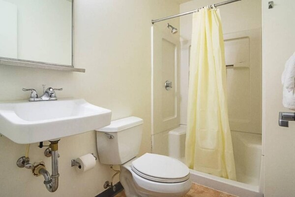 Foto van 1 tweepersoonsbed (queensize) | Niet-roken, koelkast (Micfridge) - Facilities