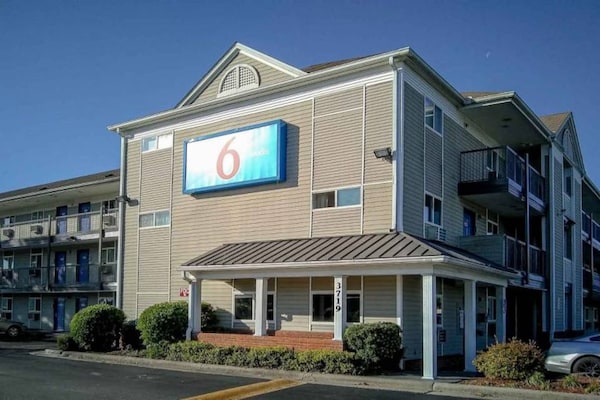 Foto van 1 tweepersoonsbed (queensize) | Roken toegestaan - Vakantiehuis in Fayetteville - ExteriorSummer