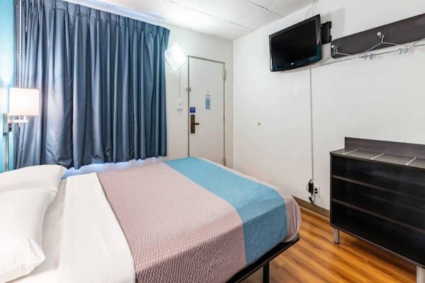 Foto van 1 tweepersoonsbed (queensize) | Roken toegestaan - Vakantiehuis in Elmsford - BedRoom