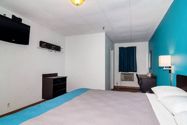 Foto van 1 tweepersoonsbed (queensize) | Roken toegestaan - Vakantiehuis in Elmsford - BedRoom