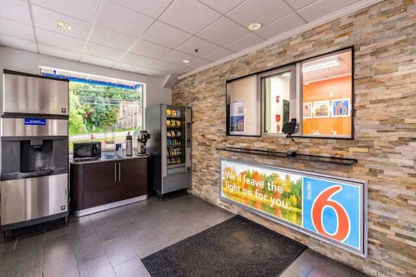 Foto van 1 tweepersoonsbed (queensize) | Roken toegestaan - Vakantiehuis in Elmsford - FloorPlan