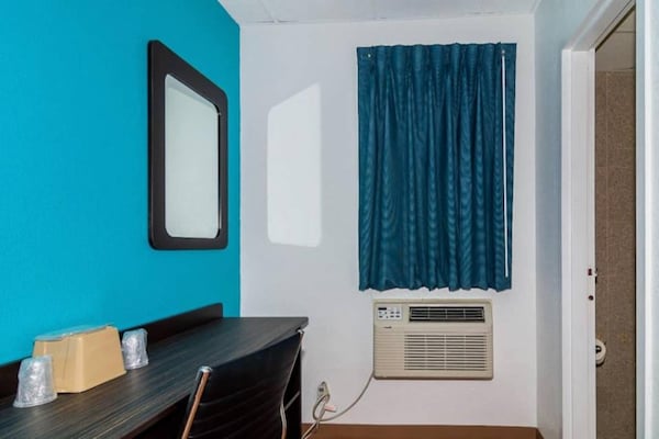 Foto van 1 tweepersoonsbed (queensize) | Roken toegestaan - Vakantiehuis in Elmsford - BedRoom