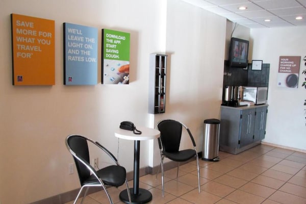 Foto van 2 tweepersoonsbedden | Rookvrij - Vakantiehuis in Norman - HallReception