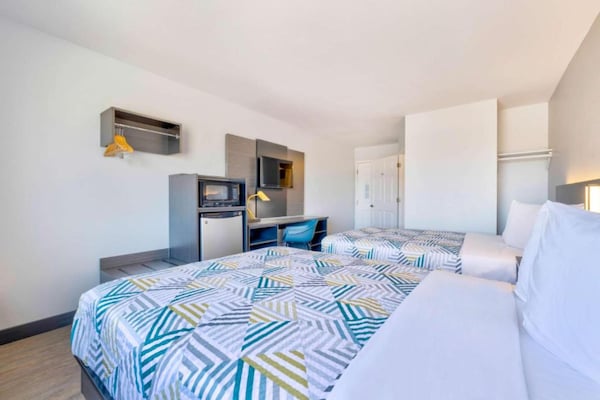 Foto van 2 tweepersoonsbedden | Rookvrij - Vakantiehuis in Norman - BedRoom