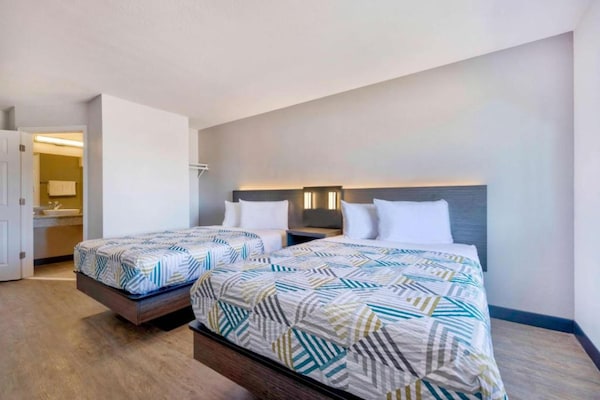 Foto van 2 tweepersoonsbedden | Rookvrij - Vakantiehuis in Norman - BedRoom