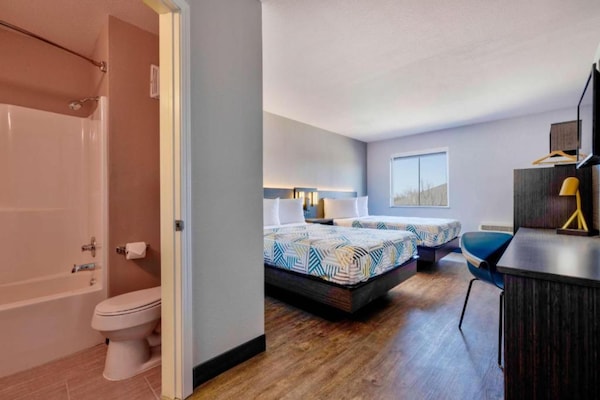 Foto van 2 tweepersoonsbedden | Rookvrij - Vakantiehuis in Norman - BedRoom