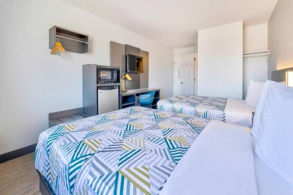 Foto van 2 tweepersoonsbedden | Niet-roken, koelkast - Vakantiehuis in Norman - BedRoom
