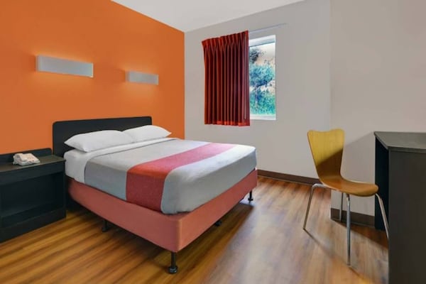 Foto van 1 tweepersoonsbed | Premium, Micfridge - Vakantiehuis in Orlando FL - BedRoom