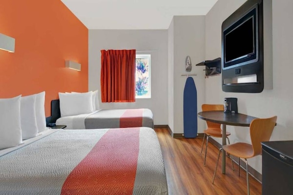 Foto van 2 tweepersoonsbedden | Premium minikoelkast - Vakantiehuis in Orlando FL - BedRoom
