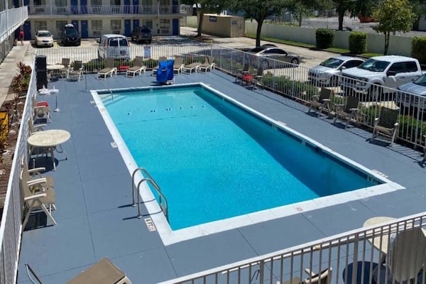 Foto van 1 tweepersoonsbed (Queensize) | Orlando, Florida - Vakantiehuis in Orlando FL - Pool