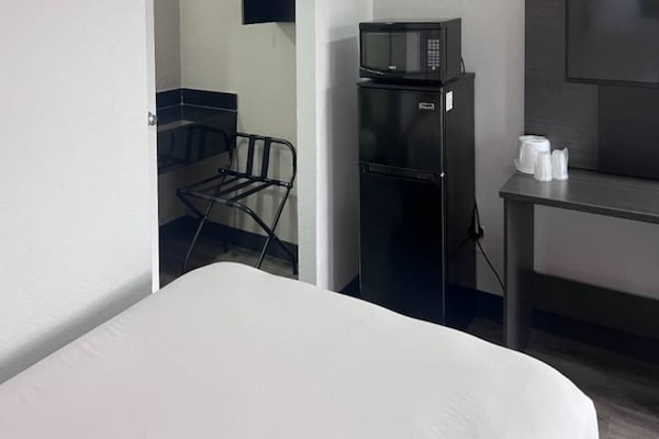 Foto van 1 tweepersoonsbed | Toegankelijk voor mindervaliden/badkuip/magnetron - BedRoom