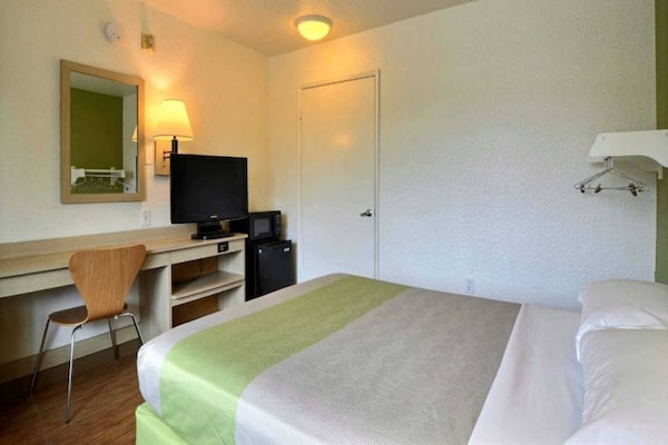 Foto van 1 tweepersoonsbed (queensize) | Rookvrij, minikoelkast - BedRoom