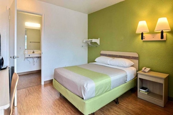Foto van 1 tweepersoonsbed (queensize) | Rookvrij, minikoelkast - BedRoom