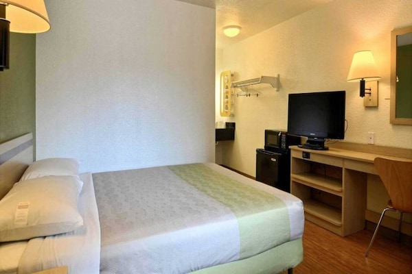 Foto van 1 tweepersoonsbed (queensize) | Rookvrij, minikoelkast - BedRoom