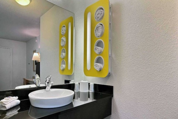 Foto van 1 tweepersoonsbed (queensize) | Rookvrij, minikoelkast - BathRoom
