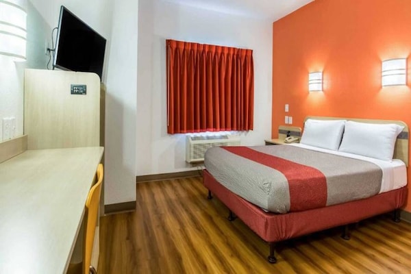 Foto van 1 tweepersoonsbed (queensize) | Toegankelijk voor mindervaliden/badkuip/magnetr - BedRoom