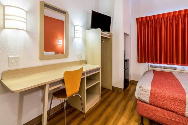 Foto van 1 tweepersoonsbed (queensize) | Toegankelijk voor mindervaliden/badkuip/magnetr - BedRoom