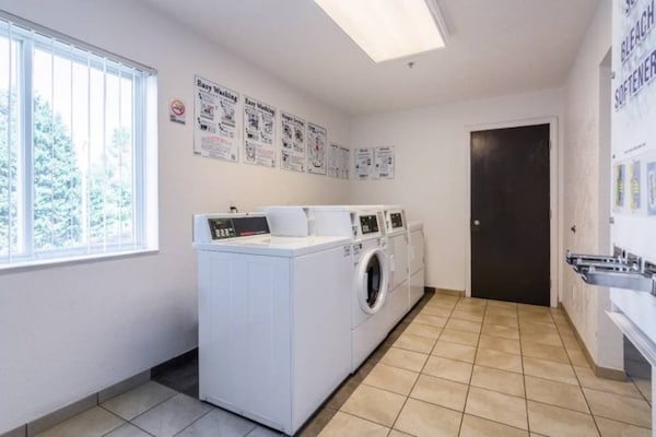 Foto van 1 tweepersoonsbed | Rolstoeltoegankelijk bad Smk Micfridg - Facilities