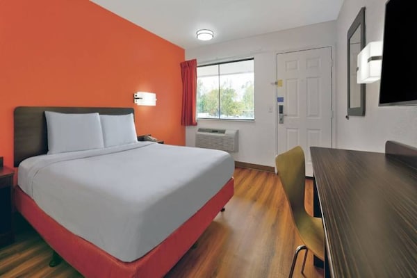 Foto van 1 tweepersoonsbed | Rolstoeltoegankelijke douche - Vakantiehuis in Columbus GA - BedRoom