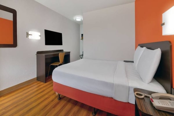 Foto van 1 tweepersoonsbed | Rolstoeltoegankelijke douche - Vakantiehuis in Columbus GA - BedRoom