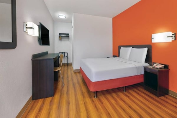 Foto van 1 tweepersoonsbed | Rolstoeltoegankelijke douche - Vakantiehuis in Columbus GA - BedRoom
