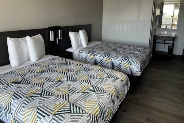 Foto van 2 Queensize Bedden | Ns | Koelkast - Vakantiehuis in Summerville - BedRoom