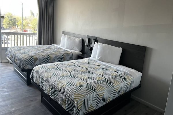 Foto van 2 Queensize Bedden | Ns | Koelkast - Vakantiehuis in Summerville - BedRoom