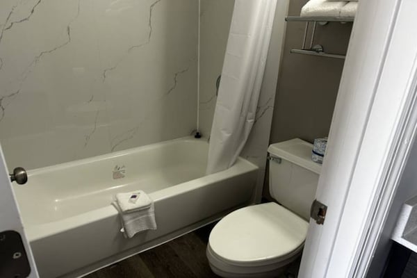 Foto van 2 Queensize Bedden | Ns | Koelkast - Vakantiehuis in Summerville - BathRoom