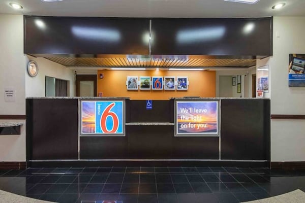 Foto van 1 kingsize bed | Badkuip met mobiele toegang Nsmk Micfridg - FloorPlan