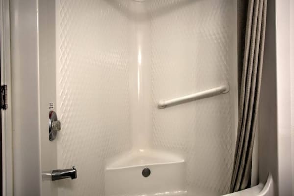 Foto van 1 Queensize Bed | Ns | Mini Koelkast - Vakantiehuis in Missoula - BathRoom