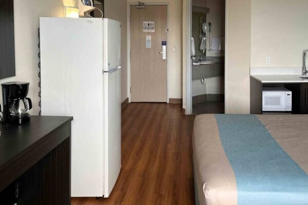 Foto van 1 kingsize bed | Mobiliteit | Ste | Nsmk | Keuken - Vakantiehuis in Las Cruces - BedRoom
