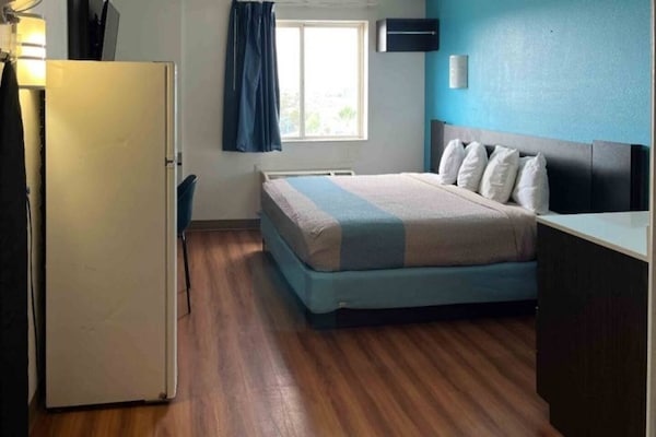 Foto van 1 kingsize bed | Mobiliteit | Badkuip | NSMK | Keuken - BedRoom