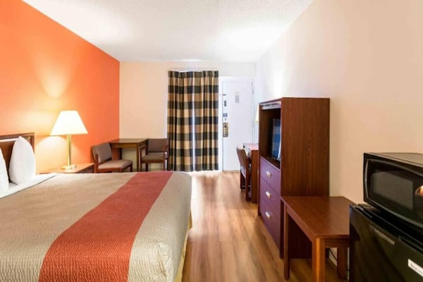 Foto van 1 tweepersoonsbed (queensize) | Niet-roken, koelkast (Micfridge) - BedRoom