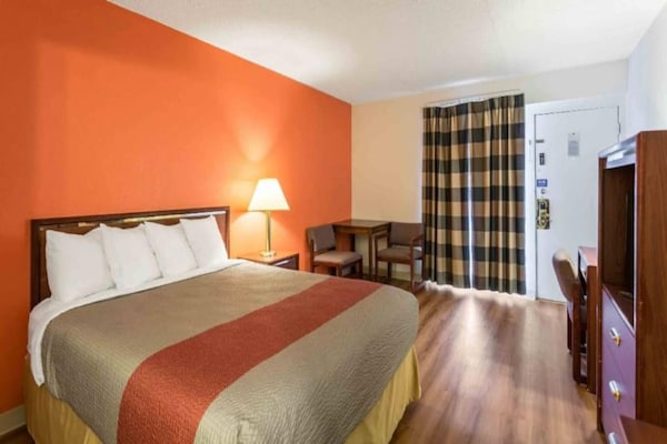 Foto van 1 tweepersoonsbed (queensize) | Niet-roken, koelkast (Micfridge) - BedRoom