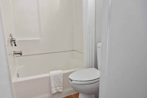 Foto van 2 tweepersoonsbedden | Rookvrij, Keuken - Vakantiehuis in San Luis Obispo - BathRoom