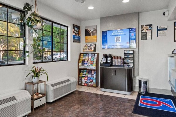 Foto van 2 tweepersoonsbedden | Rookvrij, Keuken - Vakantiehuis in San Luis Obispo - FloorPlan