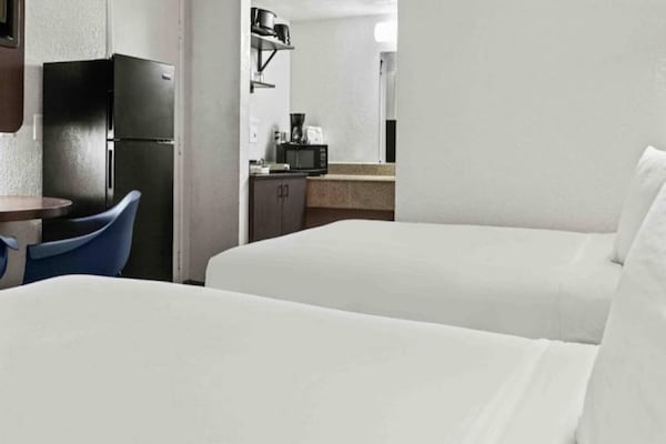 Foto van 2 tweepersoonsbedden (queensize) | Rookvrij, Keuken - BedRoom