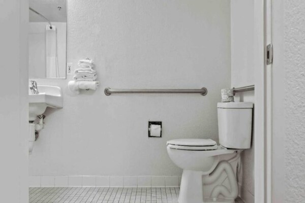 Foto van 2 tweepersoonsbedden (queensize) | Rookvrij, Keuken - BathRoom