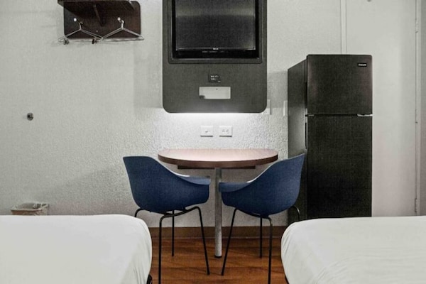 Foto van 2 tweepersoonsbedden (queensize) | Rookvrij, Keuken - BedRoom