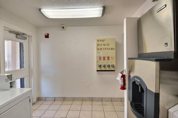 Foto van 2 tweepersoonsbedden (queensize) | Niet-roken, koelkast (Micfridge) - Facilities