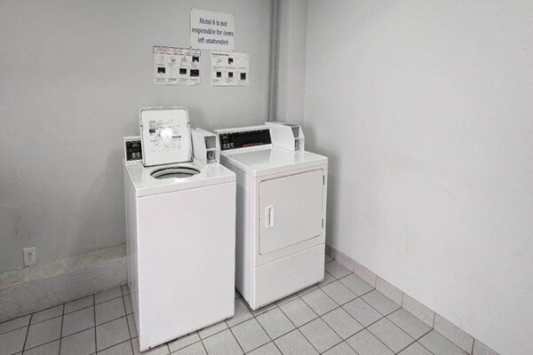Foto van 1 tweepersoonsbed | Douche conform ADA/RI-normen - Vakantiehuis in Nashua - Facilities