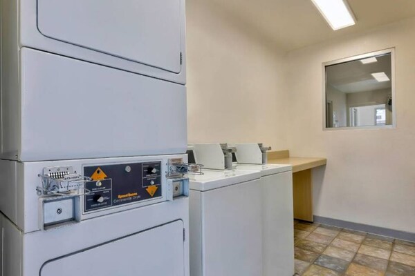 Foto van 2 tweepersoonsbedden | Rolstoeltoegankelijk bad - Vakantiehuis in Gallup - Facilities