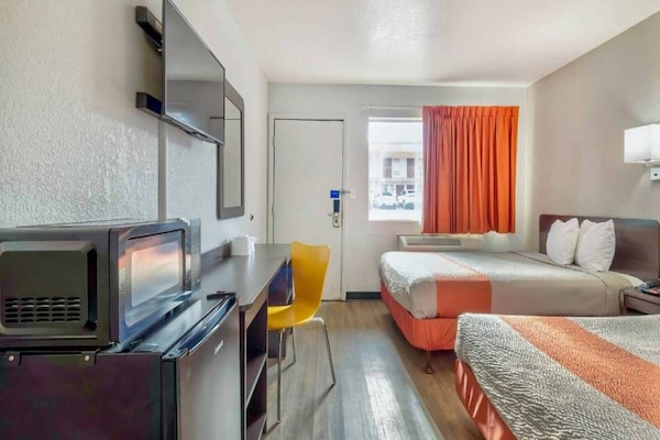 Foto van 2 tweepersoonsbedden | Rolstoeltoegankelijk bad - Vakantiehuis in Gallup - BedRoom