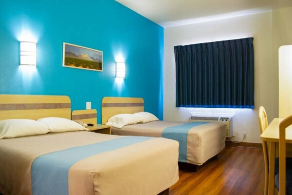 Foto van 2 queensize bedden | Suite, NSMK, koelkast - Vakantiehuis in Las Cruces - BedRoom