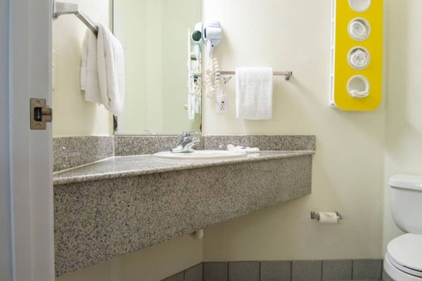 Foto van 2 tweepersoonsbedden (queensize) | Rookvrij - Vakantiehuis in Las Cruces - BathRoom