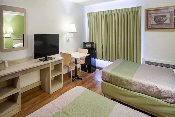 Foto van 2 tweepersoonsbedden | Niet-roken, minikoelkast - Vakantiehuis in Binghamton - BedRoom