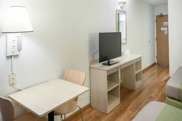 Foto van 2 tweepersoonsbedden | Niet-roken, minikoelkast - Vakantiehuis in Binghamton - BedRoom