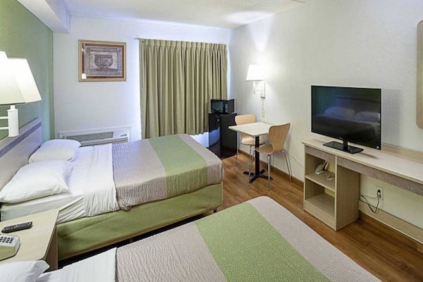 Foto van 2 tweepersoonsbedden | Niet-roken, minikoelkast - Vakantiehuis in Binghamton - BedRoom