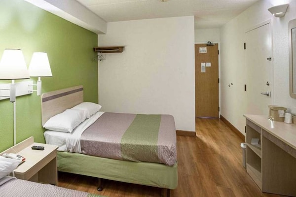 Foto van 2 tweepersoonsbedden (queensize) | Rookvrij, minikoelkast - BedRoom
