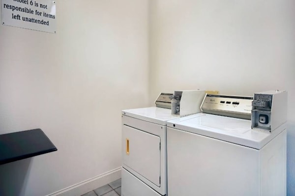 Foto van 1 kingsize bed | Badkuip met mobiele toegang - Vakantiehuis in Grand Rivers - Facilities